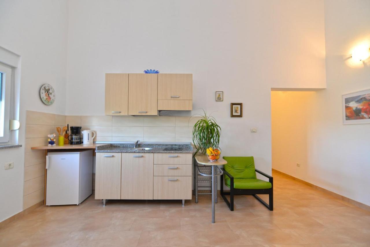 Apartments Bernarda 1773 Banjole Eksteriør billede